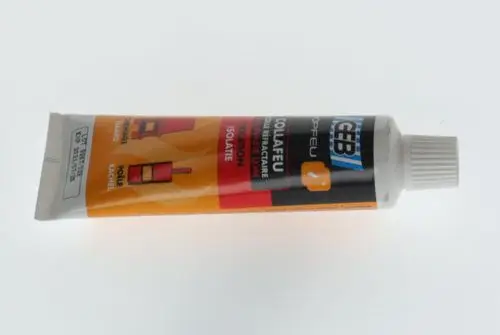 Rohrklebemittel in Tubenform von Bosch, mit grafischen Symbolen auf der Verpackung, die eine Anwendung im Hochtemperaturbereich andeuten.